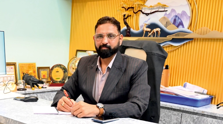 Mr. Sajjan Jivandhar Thakkar, Director
